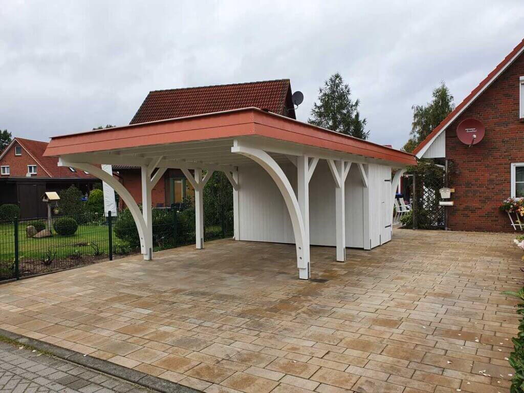 Flachdachcarport mit Walmblende