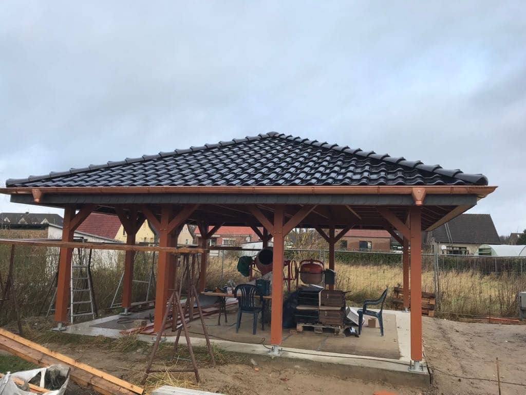 Carport mit Walmdach